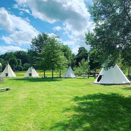 Les Tipis Du Bonheur De Vivre Ξενοδοχείο Brûlon Εξωτερικό φωτογραφία