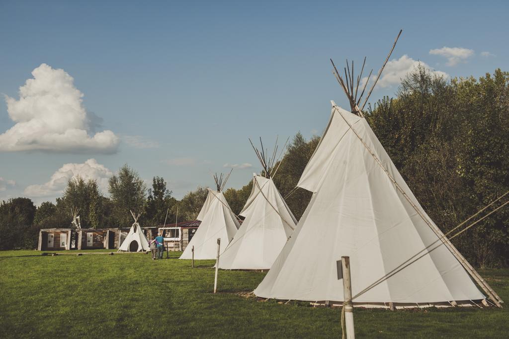 Les Tipis Du Bonheur De Vivre Ξενοδοχείο Brûlon Εξωτερικό φωτογραφία