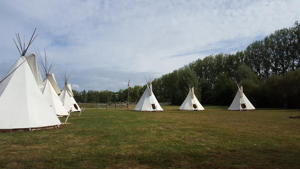 Les Tipis Du Bonheur De Vivre Ξενοδοχείο Brûlon Εξωτερικό φωτογραφία