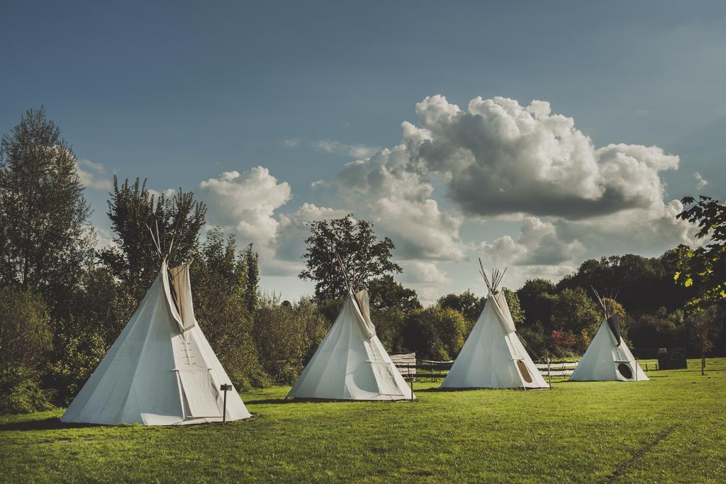 Les Tipis Du Bonheur De Vivre Ξενοδοχείο Brûlon Εξωτερικό φωτογραφία