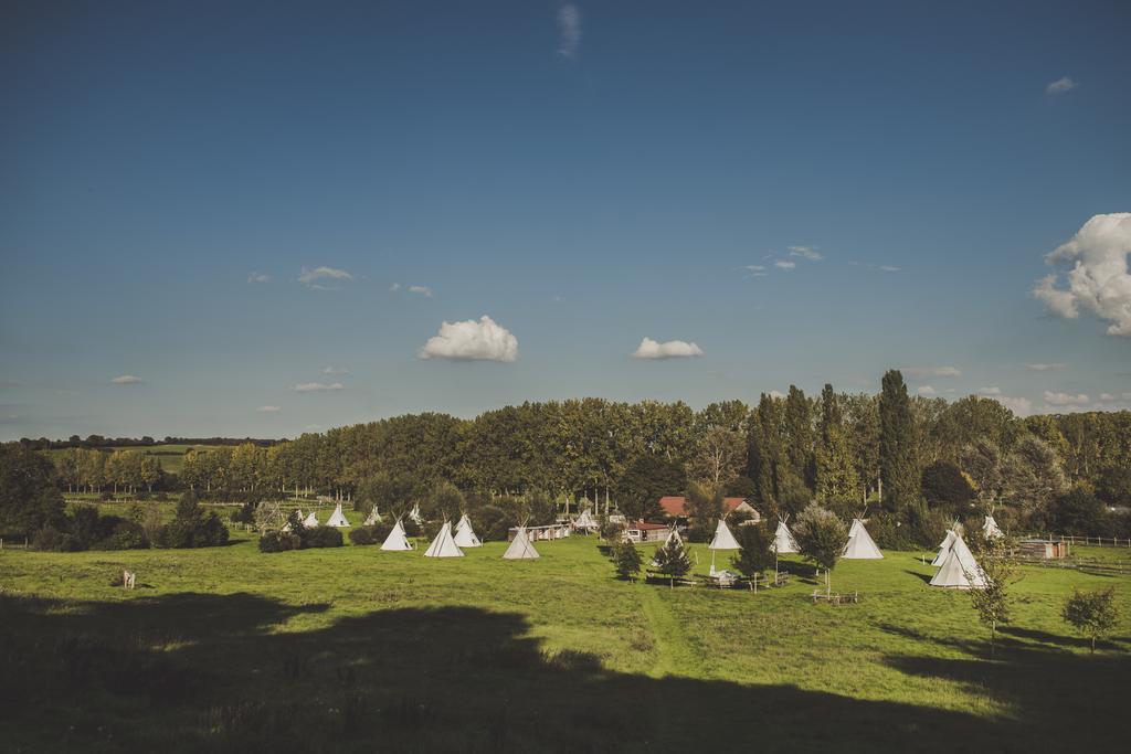Les Tipis Du Bonheur De Vivre Ξενοδοχείο Brûlon Εξωτερικό φωτογραφία