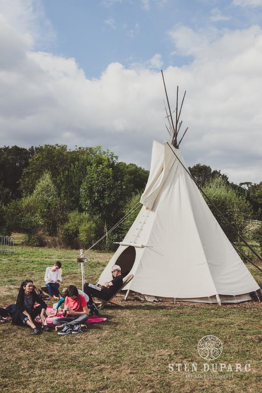 Les Tipis Du Bonheur De Vivre Ξενοδοχείο Brûlon Εξωτερικό φωτογραφία