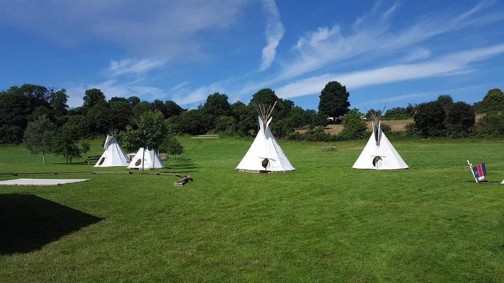 Les Tipis Du Bonheur De Vivre Ξενοδοχείο Brûlon Εξωτερικό φωτογραφία