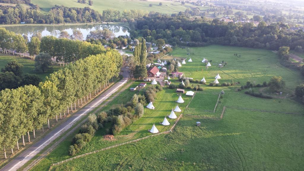 Les Tipis Du Bonheur De Vivre Ξενοδοχείο Brûlon Εξωτερικό φωτογραφία