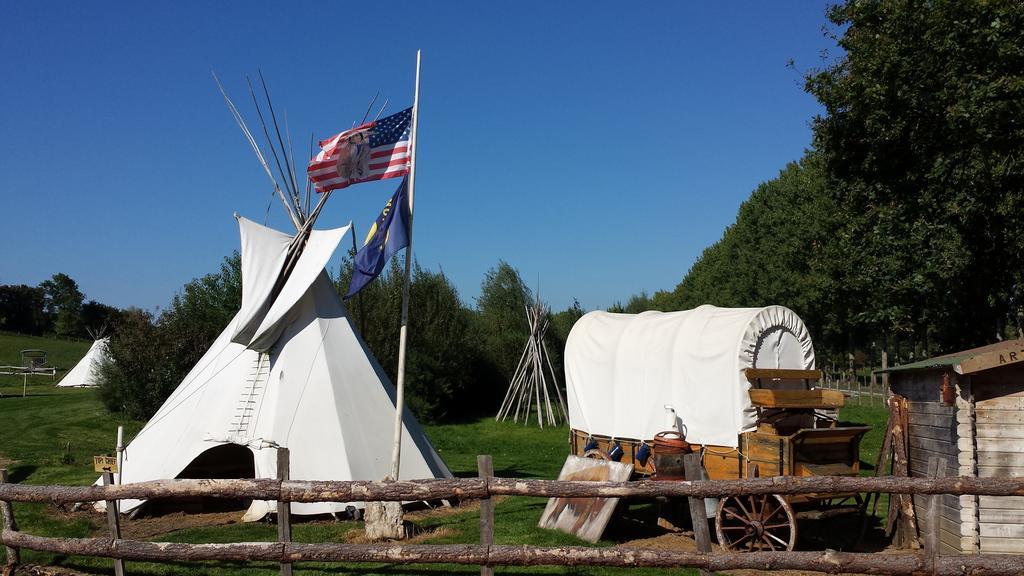 Les Tipis Du Bonheur De Vivre Ξενοδοχείο Brûlon Εξωτερικό φωτογραφία