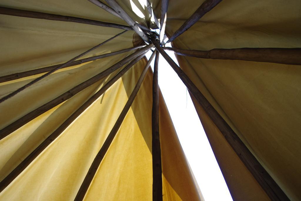 Les Tipis Du Bonheur De Vivre Ξενοδοχείο Brûlon Εξωτερικό φωτογραφία