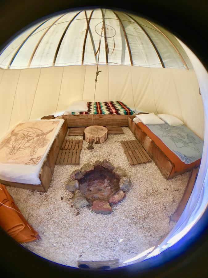 Les Tipis Du Bonheur De Vivre Ξενοδοχείο Brûlon Εξωτερικό φωτογραφία